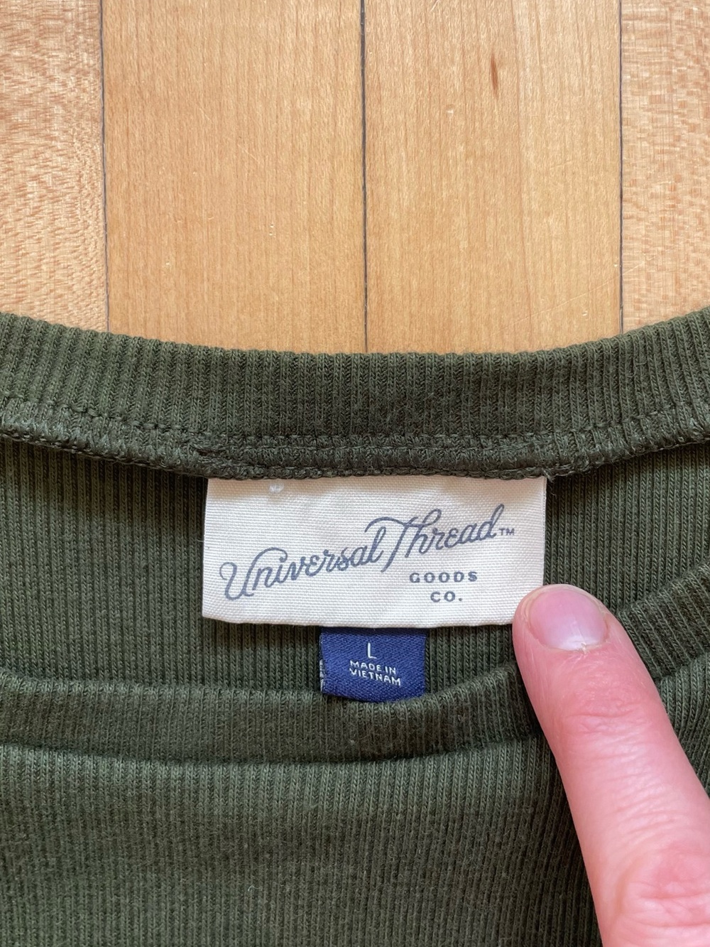 NEW! Universal Thread olive green long ribbed sleeve top in size - Picture 5 of 8
